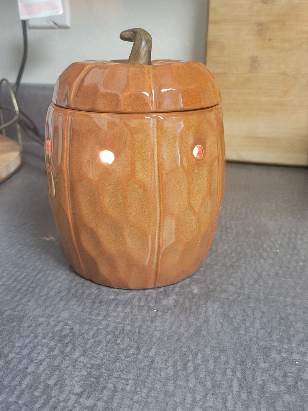 Scentsy Ceramic Pumpkin Wax Warmer in Warm Orange - Picture 4 of 5